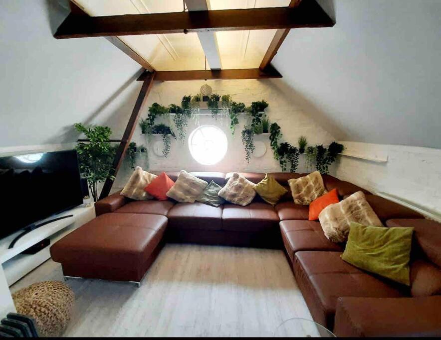 Lovely 1-Bedroom Serviced Apartment In Deal, Kent Eksteriør bilde